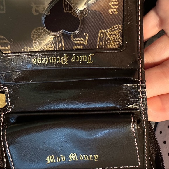 NWT- Rare Juicy Couture Embroidered Pink Floral Wallet in Gift Box - Picture 5 of 9